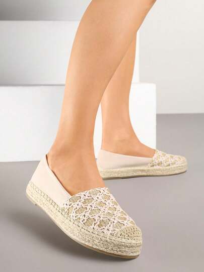 Espadrilles mit geflochtener Schnur und geometrischem Muster