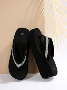 Sandales à semelle épaisse pour femmes, Nouvelles sandales d'été 2025 noires avec brides croisées, glissantes. Sandales plates de style casual pour l'extérieur
