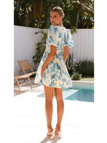 女士优雅花卉 V 领收腰花瓣袖 A 字迷你连衣裙，夏季海滩度假池畔花园 - 藍色 - 查看 2