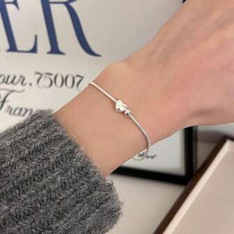 1 件优雅不锈钢银色不褪色心形吊坠手链，情人节、周年纪念日、日常时尚穿着的完美选择，适合日常生活和节日礼物情人节