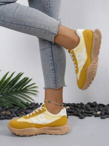 Zapatillas deportivas casuales antideslizantes con suela plana para mujeres, nuevas zapatillas para correr ligeras de primavera/verano 2025, tenis blancos para estudiantes, zapatos con suela blanda para saltar a la cuerda, para trabajo/casual, transpirables y con amortiguación de impactos