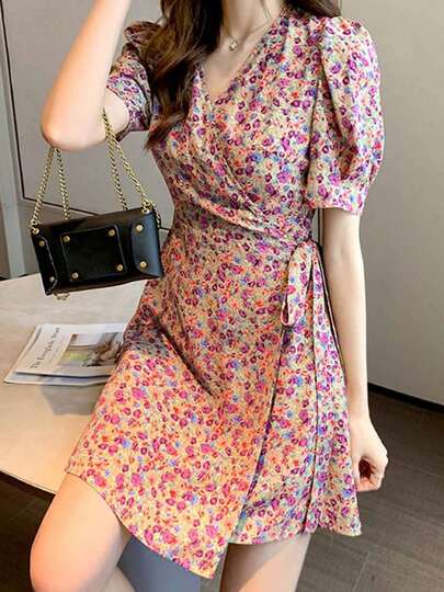 Vestido corto informal elegante de gasa con estampado floral, escote en V, mangas abullonadas y capas con detalle de cordones para mujer