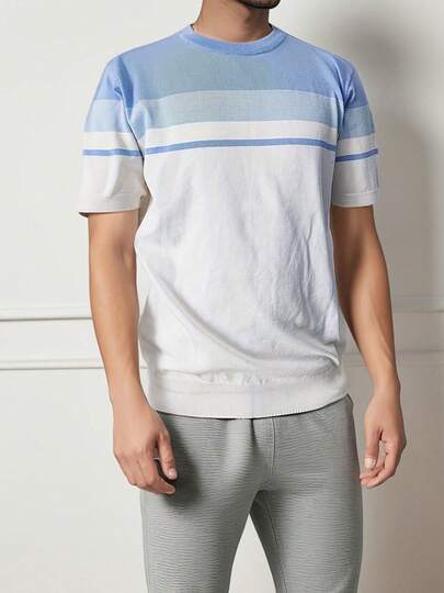 Camiseta masculina de malha com gola redonda e manga curta - cor azul claro e branco - design listrado bloqueado - confortável e elegante para uso diário e casual