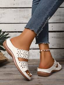 Women's Floral Cut-Out Slide Sandals - Slip-On Mid-Heel Casual Shoes With Soft PU Sole, Breathable Open-Toe Design For Summer, Beach & Outdoor Wear (Faux Cover Upper, Multi-Color Options), European & American Fashion Plus Size Hollow Flower Slip-On Sandals