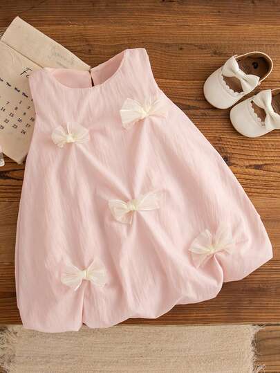 夏季女童蝴蝶结装饰粉色花瓣连衣裙，无袖可爱派对公主裙，适合幼儿