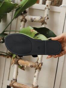 Livesso 2025 新款多带扣一脚蹬凉鞋，夏季必备，女士时尚简约宽带凉鞋，日常休闲度假沙滩防滑软底复古法式平底鞋，可搭配连衣裙 - 黑色 - 查看 9