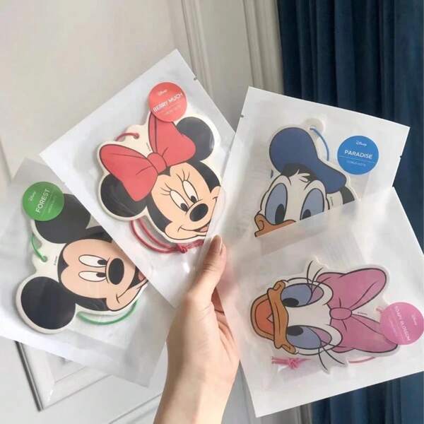 Disney Ambientador de coche con fragancia auténtica y autorizada de Mickey y Minnie Disney. Sólido con efecto de larga duración de 365 días, elimina los olores a formaldehído y purifica el aire del coche. Pieza de decoración con estilo de adorno de coche. Regalo para niñas [Cordón versátil negro]