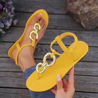 我们的凉鞋采用透气材质，符合人体工学设计，提供充足的空气流通，让您在炎炎夏日保持凉爽舒适。无论搭配长裙还是短裤，都能展现您的独特魅力。