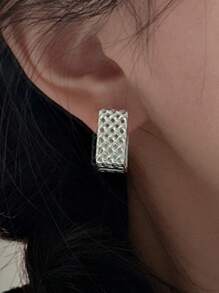 2pcs Hollow Weave Square Hoop Earrings, Fashionable Minimalist Silver-Tone Copper Hoops, Suitable For Ladies Daily Wear, Dating, Party, Holiday Gift, Jewelry Present