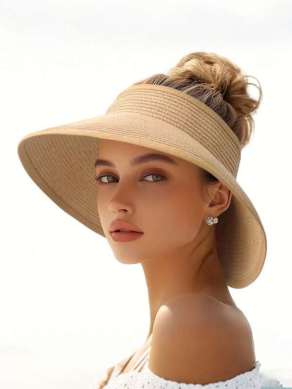 El sombrero de paja trenzado con parte superior abierta al estilo Hepburn para el verano de 2025 es un elemento de protección solar imprescindible para las mujeres. El diseño de coleta ancha puede proteger mejor tu belleza. Se puede enrollar y doblar, lo que lo hace conveniente de llevar. También es el mejor complemento para las playas y los viajes de verano.