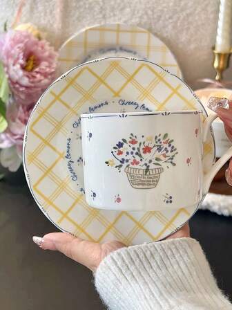 Juego de taza y platillo con forma de oso de cerámica, adecuado para el té de la tarde inglés, también para servir café y postres. Diseño lindo y dulce, que combina el estilo retro francés, emanando un ambiente vintage de alta gama. Se puede usar para el té de la tarde o el desayuno.