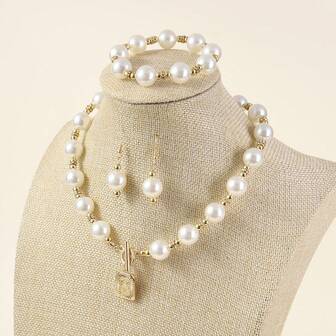 4 件套欧美风格字母吊坠、仿珍珠项链、手链和耳环套装