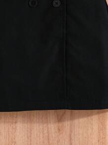 Robe avec col de perle et manches, avec ceinture. Tenue pour occasion formelle