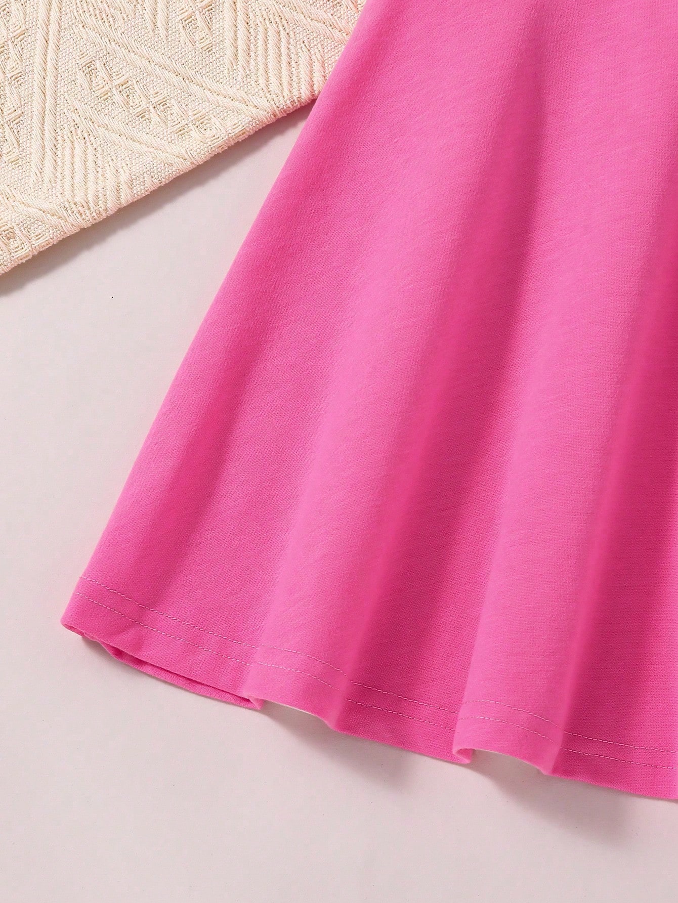 فستان كاجول بياقة بولو للفتيات الصغيرات ذي لون أحا...