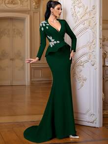 VIPGIRL 深绿色长袖V领连衣裙，饰有亮片花朵贴花和荷叶边腰线，优雅的美人鱼晚礼服，适合正式场合、派对和婚礼宾客着装。 - 墨綠色 - 查看 3