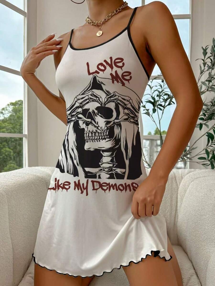 Vestido camiseta estilo gótico con estampado de calavera y corazón