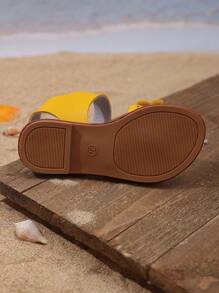 1 paire de sandales de plage mode pour adolescentes roses, en matériau PU souple et unicolore, avec décoration florale brillante, design à bande avec fermeture , bout rond, confort plat, sandales romaines mignonnes, convient aux filles de 3 à 15 ans, pour un usage quotidien, la plage, nouveautés d'été