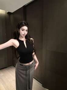 女式 V 领无袖背心，修身收腰，可作为夏季内衣或外套 - 黑色 - 查看 3