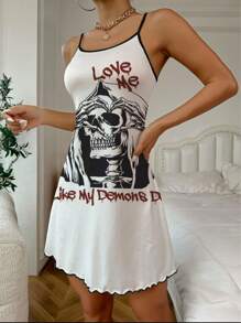 Vestido camiseta estilo gótico con estampado de calavera y corazón