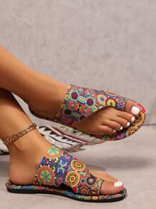 A Pair Of Sandals And Slippers, Girls' New Summer Sandals, Girls' Casual Breathable Flat-Bottomed Printed Toe-Covered Roman-Style Flat-Bottomed Sandals And Slippers.