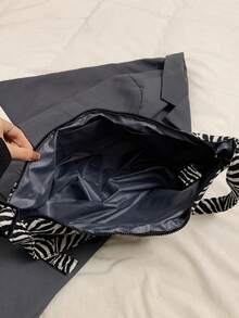 Zebra Stripe Crescent Shaped Crossbody Bag, Suitable For Daily Commute And Travel - Black - View 3