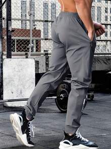 Pantalones largos deportivos de entrenamiento para exteriores para hombre, primavera/verano, con cintura con cordón, alta elasticidad, unicolor, con bolsillos con cremallera, conjunto de senderismo, uso diario, diseño reflectante - Gris Oscuro - Ver 2