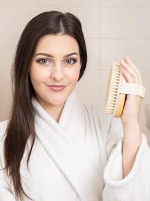 1 pièce Brosse exfoliante en bois pour le corps, Brosse pour le bain, Brosse pour la peau, Brosse pour le séchage des cheveux doux, Brosse pour le corps en silicone exfoliante pour la douche et le brossage à sec, Brosse exfoliante en bois avec des poils doux naturels, Brosse pour le dos, les jambes, les pieds, facile à nettoyer, améliore la circulation et élimine les peaux mortes, un excellent cadeau pour le spa à domicile