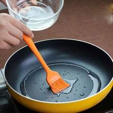 High Heat Resistant Silicone Oil Brush, Kitchen Pancake Brush, Baking & Grilling Brush, Non-Shedding - Random Color - View 7