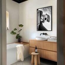 1 Pc Canvas Painting,Disco Ball Toilet Paper Art Decorative Canvas Printed Poster, Simple And Interesting Poster, Fashionable Aesthetic Black And White Wall Painting, Suitable For Bathroom, Bedroom, Dining Room, Laundry Room, Indoor Use, Ink Medium, Horizontal Orientation, Classic Retro Style, Solid Pattern, Wall Art, Suitable For Modern Home Decoration , Wooden Framed Art,High Quality ,Thickness 2. 25cm/1inch Wall Art Prints Poster Direct Hanging Decor For Home Gifts,Living Room, Bathroom, Bedroom, Kitchen,Bar,Office - 銀色 - 查看 4
