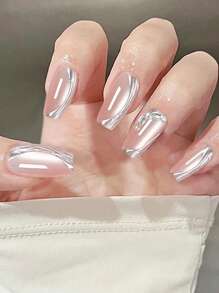 Migliora istantaneamente il look delle tue unghie a pressione con 30 unghie a forma di cofano lunghe, con perline di vetro ghiacciato, occhi di gatto, unghie con glitter argento e diamanti. Set completo con 1 gel trasparente e 1 striscetta levigante. Adatto per feste, balli e uso quotidiano