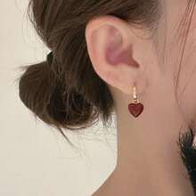 1 par de pendientes de clip de mujer con colgante con forma de corazón, nueva joyería de lujo de alta gama, elegantes y estilizados