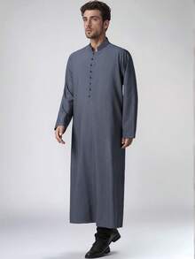 Túnica de unicolor con cuello mao, abotonada hasta la mitad, prenda tradicional de culto para hombres musulmanes de Oriente Medio