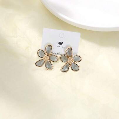 JOJELOO 18K Gold Plated Cubic Zirconia Flower Petal Earrings - Transparent Petal Design, Romantic Jewelry For Women, New Fashion Accessory, Perfect For Weddings And Sweet Daily Outfits