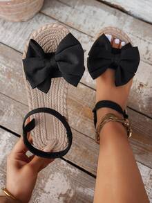 1 双女童平底双层凉鞋，蝴蝶结装饰，松紧带，穿着舒适，鞋底厚实柔软，轻便，适合夏季户外、海滩、度假，3-14 岁