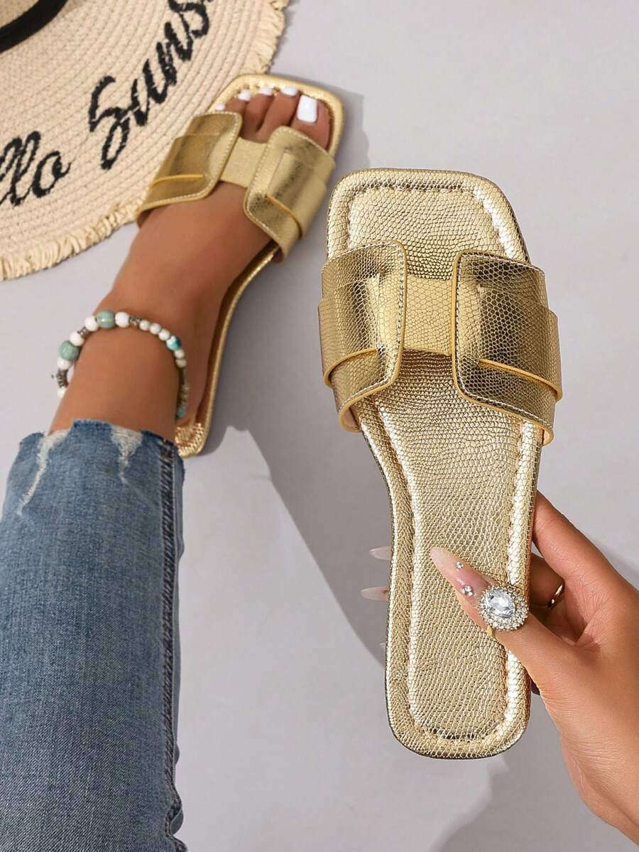 Nowa wiosenno-letnia marka modowa H Style damskie sandały wsuwane, swobodne rzymskie kapcie plażowe, wsuwane klapki, czarne/beżowe/brązowe, płaskie, tłoczone, pustynny klucz, francuska wyrafinowana, kryształowe grube dno klinowe, sandały, lato, nowy styl wróżek, minimalistyczne wewnętrzne i zewnętrzne antypoślizgowe kapcie, ozdobne metalowe płaskie sandały ze wzorem aligatora, uniwersalne letnie kapcie