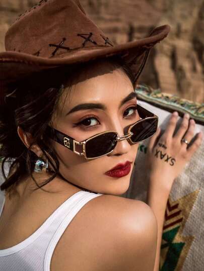 قطعة واحدة نظارات أنثوية عتيقة ذاتية الحس، موضة صيف شائعة للنساء للسفر والأنشطة في الخارج والشاطئ، ديكور ملابس يومية للإجازة والسفر والنشاطات الخارجية