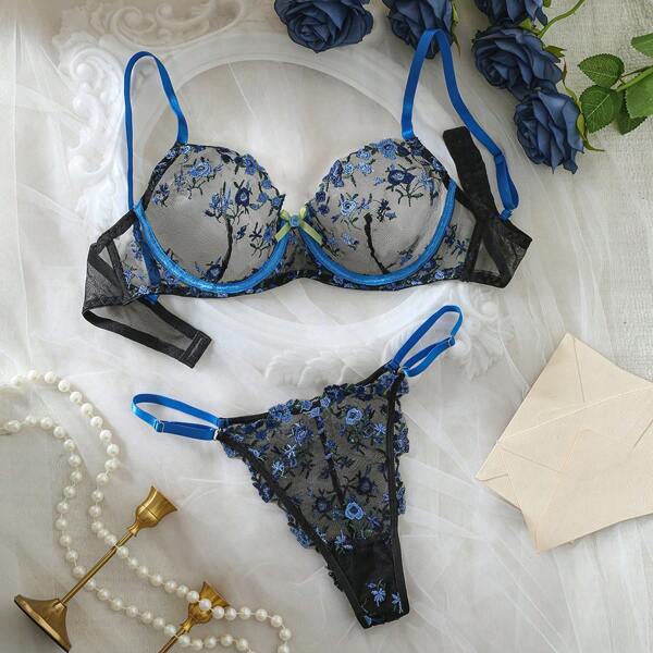 Lingerie sexy, ensemble de lingerie en dentelle bleue brodée. Design unique, inspire une imagination illimitée, dégage une atmosphère romantique