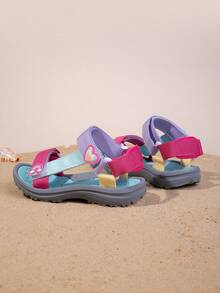 1 双儿童/女孩春夏低帮可调节钩环带休闲运动凉鞋，易于穿脱，适合日常穿着，返校、校园、学生，彩虹心形装饰，轻便、透气、防滑、多用途沙滩凉鞋 - 彩色 - 查看 9