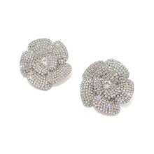 Une paire de boucles d'oreilles élégantes ornées de rhinestones en forme de pétales de rose pour femmes, avec des ornements de rhinestones luxueux.