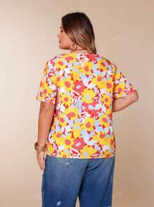 Plus Size Women's Yellow Floral Print Round Neck Casual Vacation Short Sleeve Pullover Top, Summer
