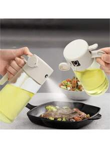 1 pieza Dispensador de aceite de cocina multifunción de 470ml. Disponible en opciones de color negro y blanco. Este innovador recipiente ofrece opciones tanto de vertido como de rociado. El diseño de rociado distribuye el aceite de manera uniforme, ideal para una cocción saludable, apto para freír, hornear, suministros para cena familiar y suministros para fiestas.