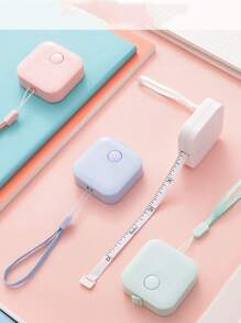 1 pièce Règle carrée automatique de style nordique, de couleur bonbon, mini mètre à ruban petit pour mesurer les vêtements. Mètre à ruban petit de 1,5 mètres avec corde de suspension, mesure automatique de la rétractation, trois circonférences, mètre à mesurer souple, mesures métriques et impériales, multifonctionnel pour la mesure de la longueur, usage de bureau