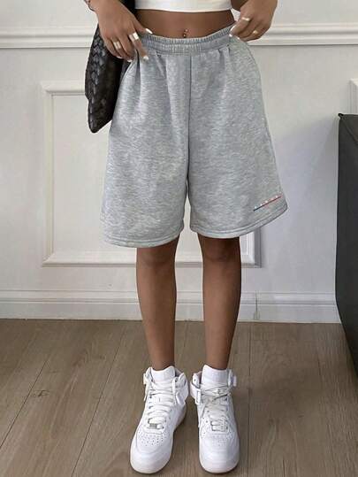 1件少女宽松口袋运动牛奶丝字母印花休闲短裤，适合室内/室外穿着，春/夏/秋季