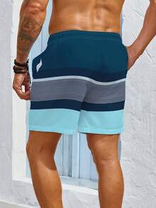 男士印花撞色条纹短裤，腰部有抽绳和口袋，夏季街头时尚海滩度假短裤