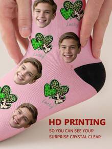 1 paire de chaussettes mi-longues personnalisées pour hommes avec n'importe quel visage. Chaussettes personnalisées avec photos, chaussettes longues et moyennes amusantes et personnalisées, convenant pour des occasions telles que la Saint-Valentin, les anniversaires et les cadeaux. Personnalisé, amusant et coloré.