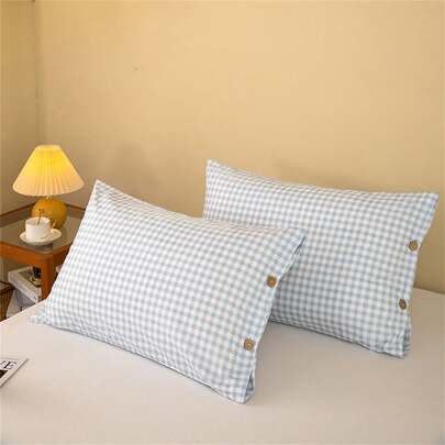 2 件透气聚酯纤维枕头：可机洗、干洗、快干，带有别致的纽扣细节（仅两个枕套）