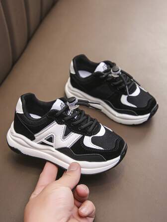 Tenis casuales y cómodos de caña baja adecuados para niños y niñas, zapatos para skateboard antideslizantes y resistentes al desgaste para caminar y correr en todas las estaciones