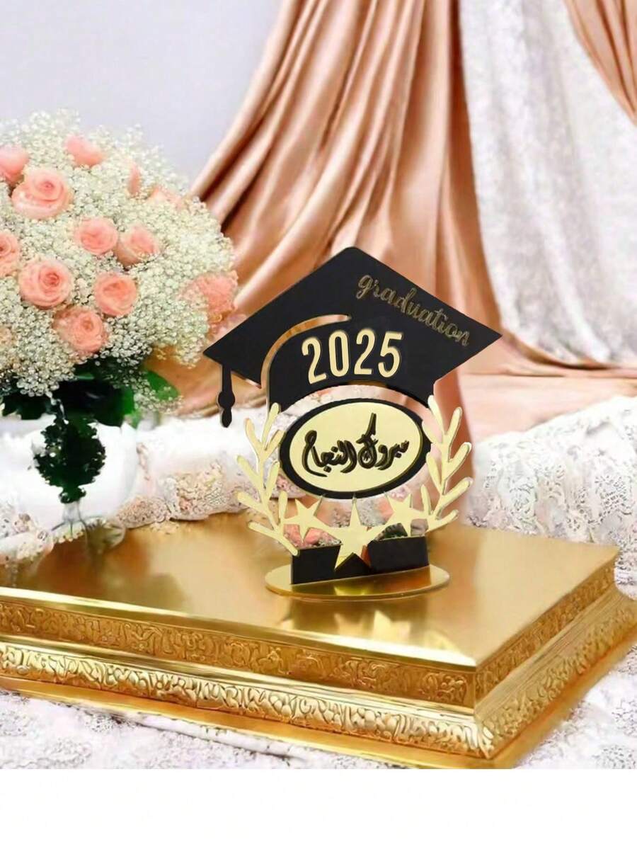 2025 返校派对，女教师返校礼物，返校礼物，学校用品，毕业装饰，学校笔记本。返校季，教学辅助用品。金色毕业主题装饰，带有阿拉伯语祝福语，适合毕业典礼、家庭聚会庆祝。