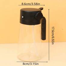 1 pieza Dispensador de aceite de cocina multifunción de 470ml. Disponible en opciones de color negro y blanco. Este innovador recipiente ofrece opciones tanto de vertido como de rociado. El diseño de rociado distribuye el aceite de manera uniforme, ideal para una cocción saludable, apto para freír, hornear, suministros para cena familiar y suministros para fiestas.