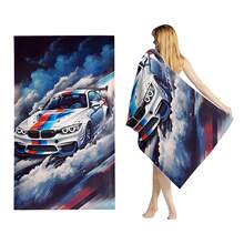Serviette de plage vibrante de voiture de sport - ultra douce, séchage rapide, polyester haute absorbance avec design de course moderne pour la plage, les voyages et les aventures en plein air. Décoration de salle de bain Essentiels de plage d'été